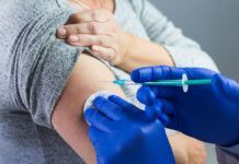 La vacuna contra la gripe reduce el riesgo de Alzheimer y protege el corazón La vacuna contra la gripe reduce el riesgo de Alzheimer y protege el corazón