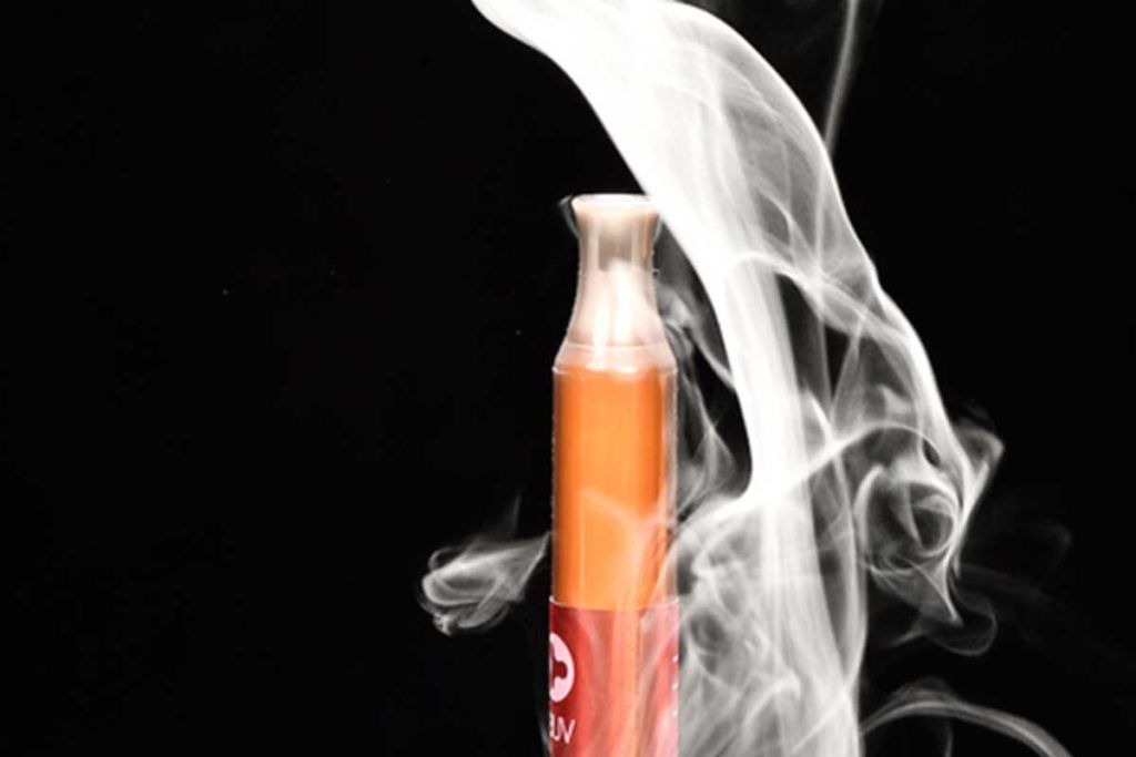 Encuentran centenares de sustancias nocivas en los cigarrillos electrónicos
