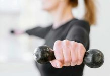 Levantar pesas solo tres segundos al día aumenta la fuerza Levantar pesas solo tres segundos al día aumenta la fuerza