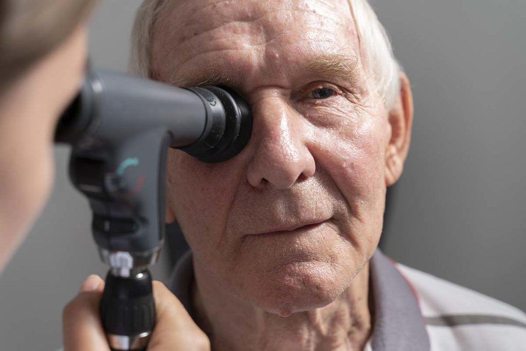 Diagnostican atrofia cerebral por la retina