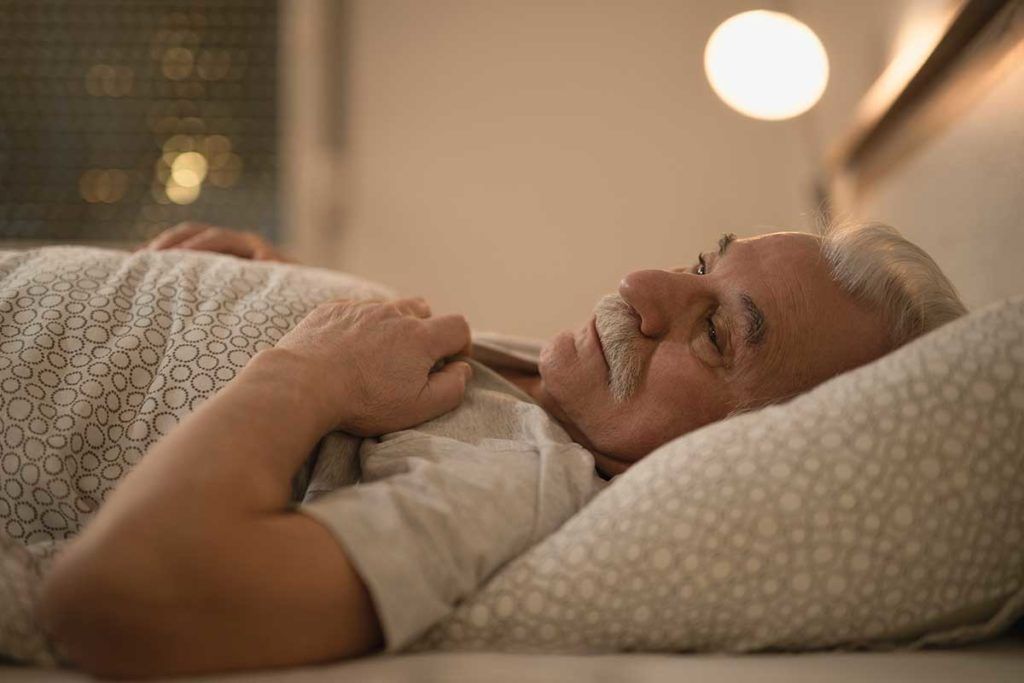 Asocian dormir con la luz encendida con riesgo de obesidad y diabetes