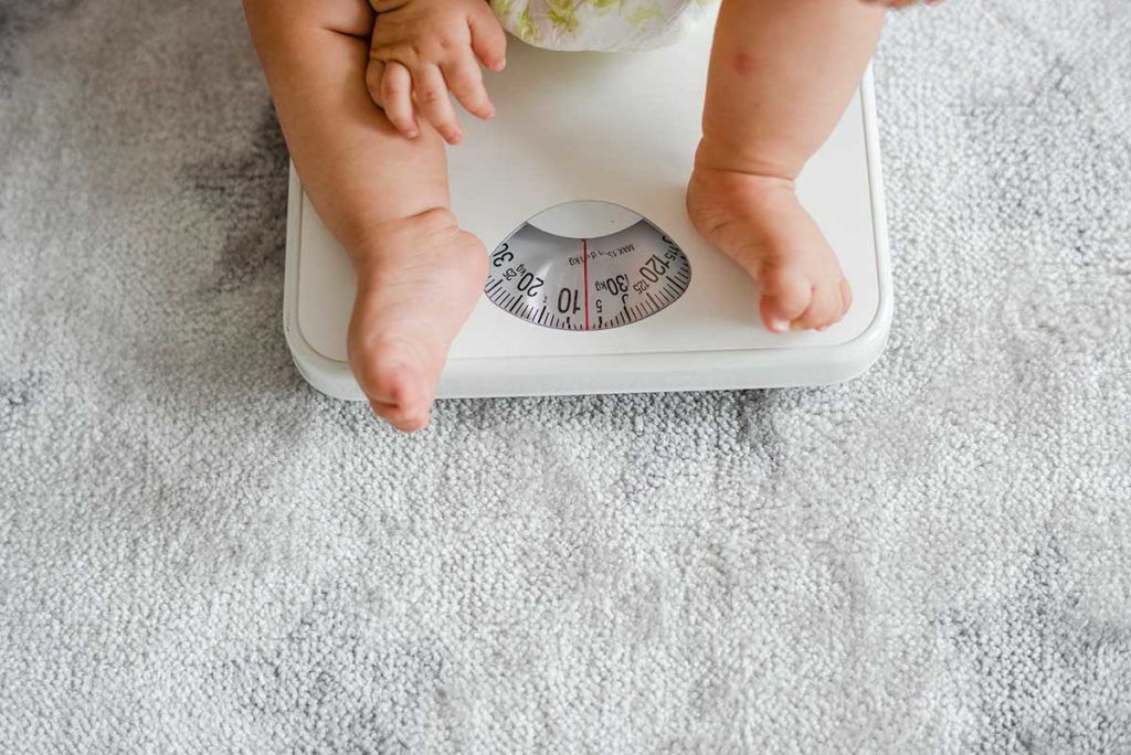 Las niñas pueden heredar la obesidad de sus madres, pero no los niños