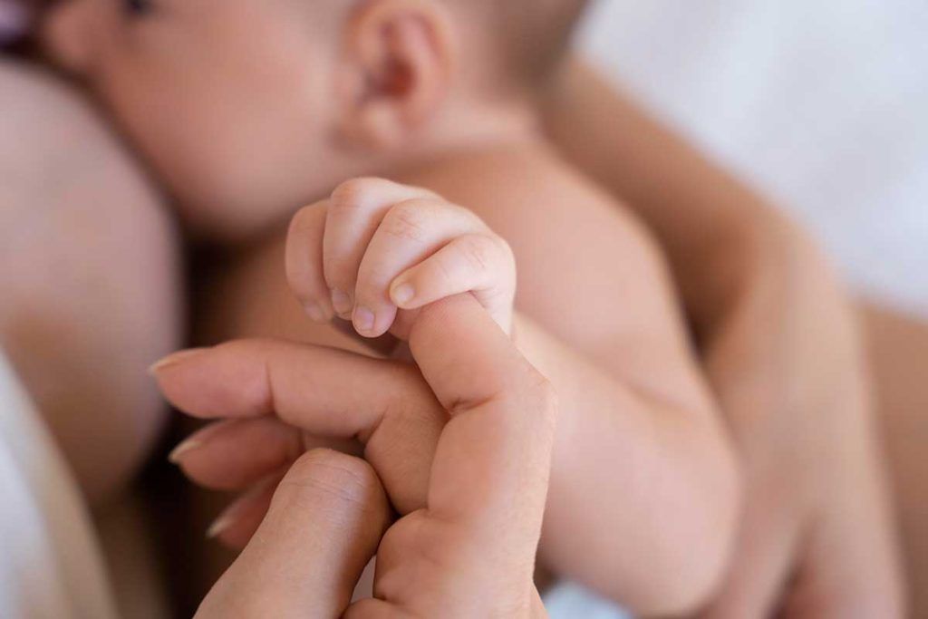 La lactancia materna, escudo cardiovascular para la madre