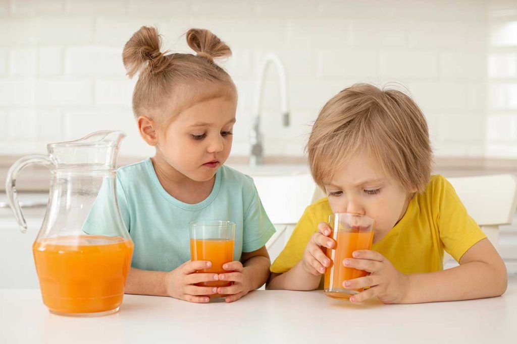Encuentran evidencia que relaciona consumo de zumo de frutas y sobrepeso en niños