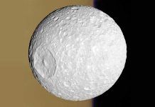 La luna Mimas de Saturno ocultaba un joven océano global de agua líquida La luna Mimas de Saturno ocultaba un joven océano global de agua líquida