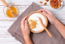 Yogur con miel para mejorar la salud intestinal Yogur con miel para mejorar la salud intestinal