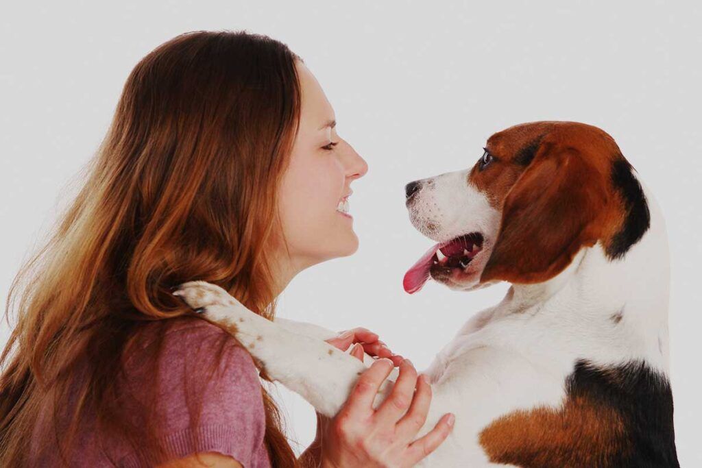 ¿Cambia el tono de voz cuando habla con su perro?