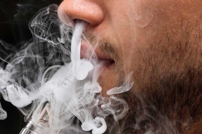 vapear Fumar y vapear cuadriplica el riesgo de cáncer de pulmón