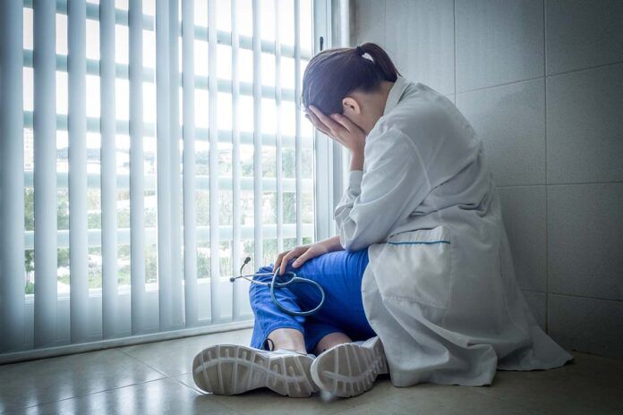 medica Alto riesgo de suicidio entre las médicas de EE UU