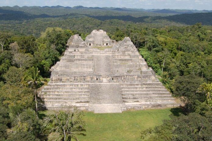 Encuentran la tumba del primer rey maya de Caracol