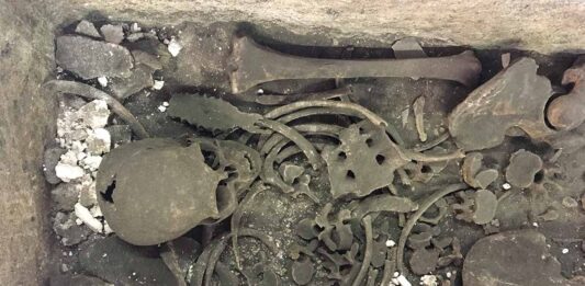 Tras más de un siglo de hipótesis, el sarcófago romano de Westminster contiene los restos de un monje medieval Tras más de un siglo de hipótesis, el sarcófago romano de Westminster contiene los restos de un monje medieval