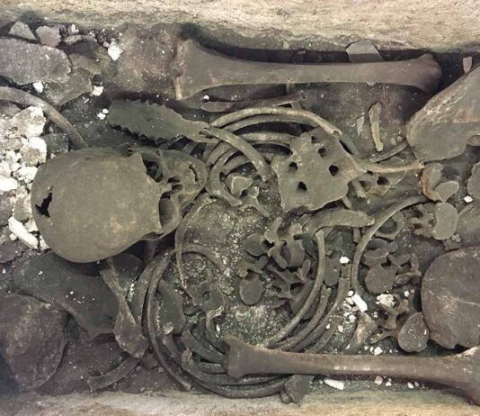 Tras más de un siglo de hipótesis, el sarcófago romano de Westminster contiene los restos de un monje medieval Tras más de un siglo de hipótesis, el sarcófago romano de Westminster contiene los restos de un monje medieval