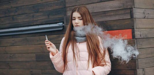 Las chicas usan más los cigarrillos electrónicos Las chicas usan más los cigarrillos electrónicos