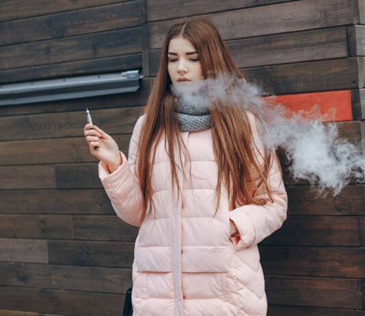 Las chicas usan más los cigarrillos electrónicos Las chicas usan más los cigarrillos electrónicos