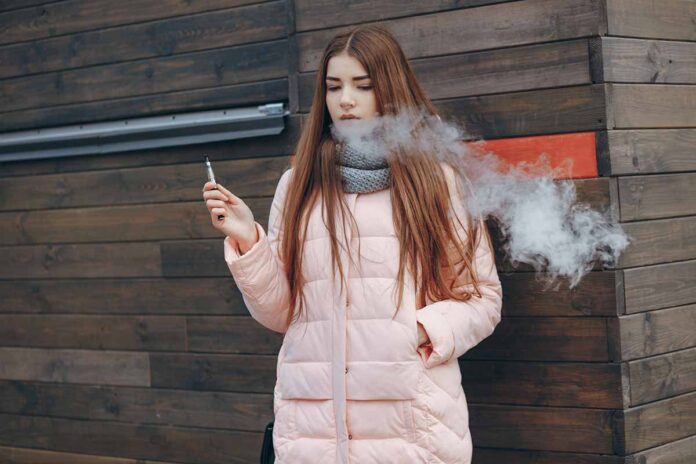 Las chicas usan más los cigarrillos electrónicos